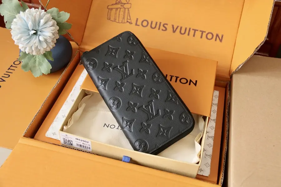 LOUIS VUITTON ルイ・ヴィトン（LOUIS VUITTON） 収納しやすい 長財布 メンズ｜新品 F4471507