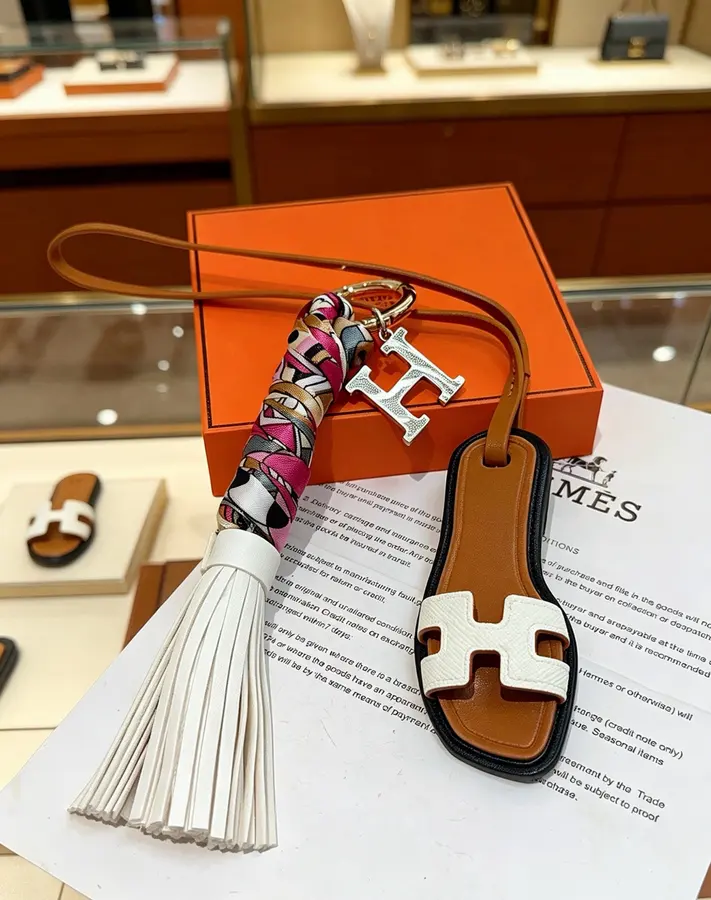 エルメス（HERMÈS） キーホルダー メタル レディース｜新品 F49D2EF9の商品画像
