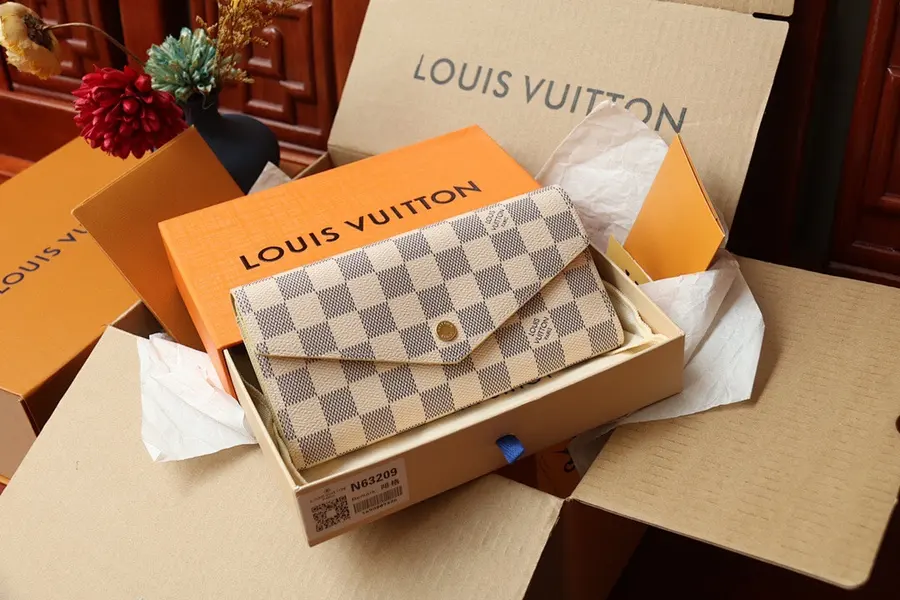 ルイ・ヴィトン（LOUIS VUITTON） レディース ロングウォレット レザー｜新品 F72413A7