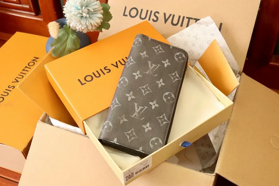 ルイ・ヴィトン（LOUIS VUITTON） 長財布 ロングタイプ メンズ｜新品 F7BA5485