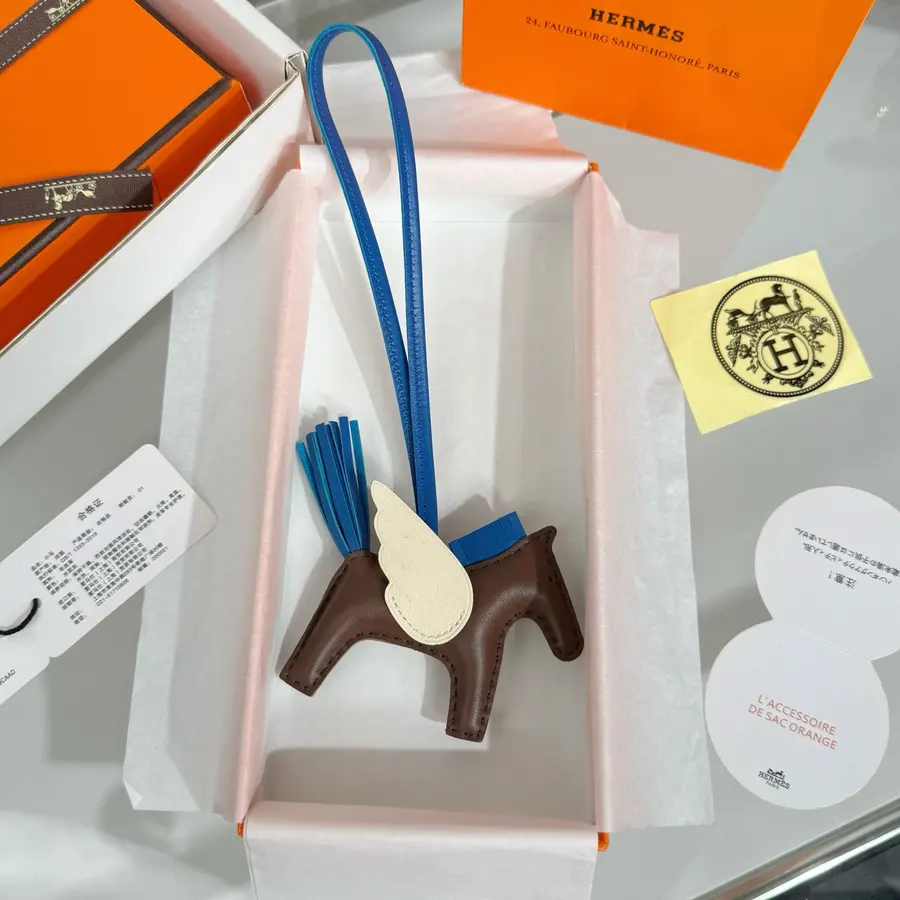 エルメス（HERMÈS） キーホルダー バッグアクセサリー 男女兼用｜新品 F87E5C3Aの商品画像
