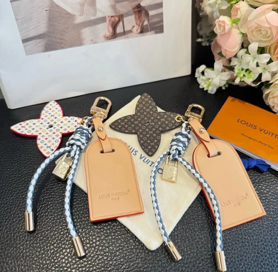 ルイ・ヴィトン（LOUIS VUITTON） キーケース 新品 レディース コンパクト｜FAFD06E3の商品画像