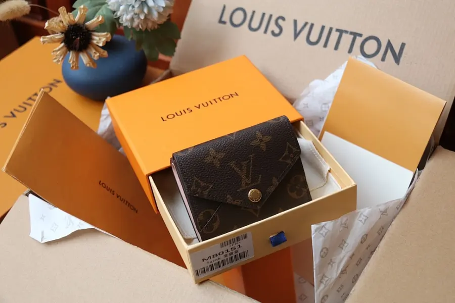 ルイ・ヴィトン（LOUIS VUITTON） レザー コンパクト財布 レディース｜新品 FC4AD0FCの商品画像