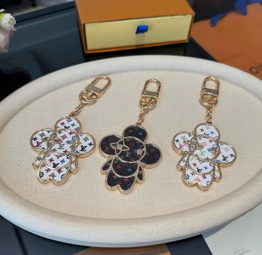 ルイ・ヴィトン（LOUIS VUITTON） キーケース 新品 レディース コンパクト｜FEFEA18Aの商品画像