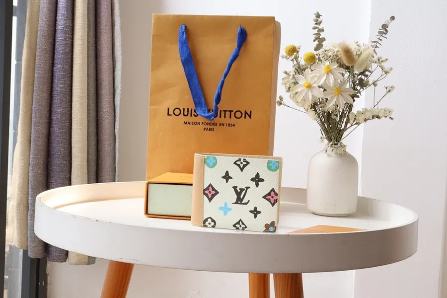 ルイ・ヴィトン（LOUIS VUITTON） レディース コンパクト財布 持ち歩きやすい｜新品 FF1305F3