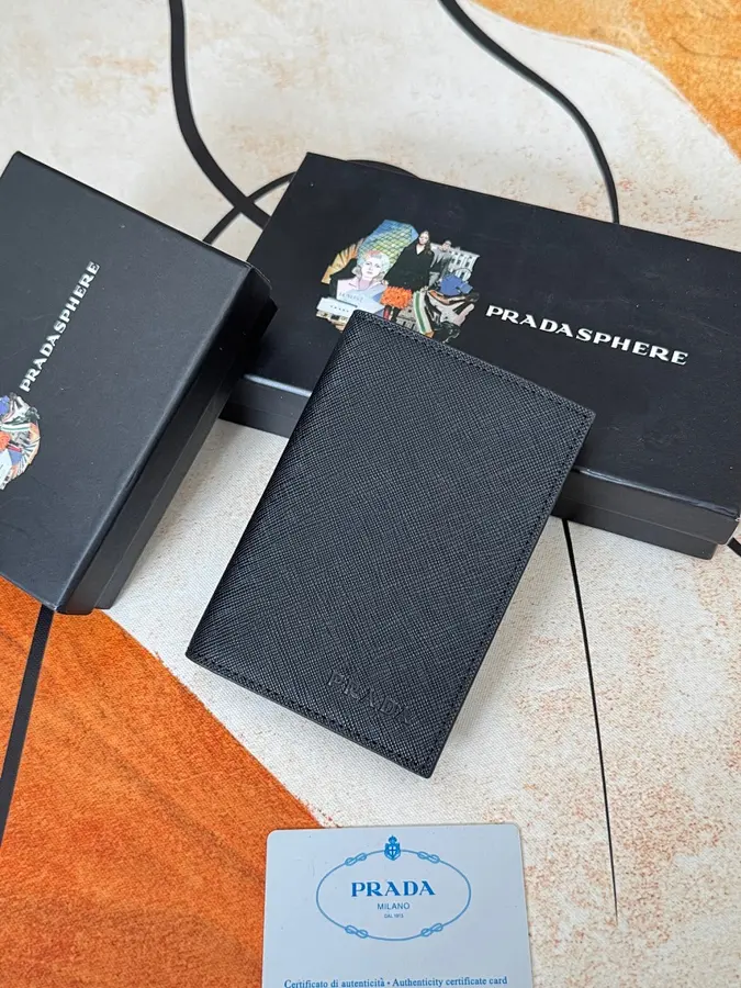 プラダ(PRADA) カードケース レザー 男女兼用|新品 FF6813DBの商品画像