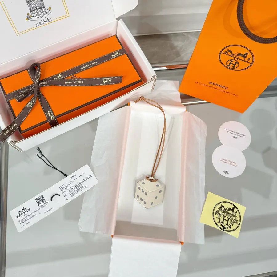 エルメス（HERMÈS） キーホルダー メタル 男女兼用｜新品 FF8CF6D1の商品画像